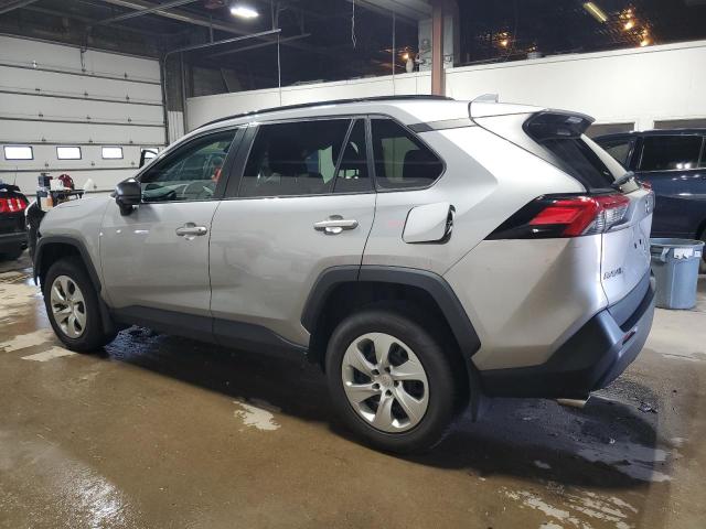 2T3F1RFV3KW048220 - 2019 TOYOTA RAV4 LE Күміс фото 2