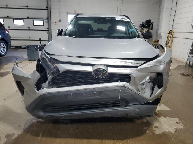 2T3F1RFV3KW048220 - 2019 TOYOTA RAV4 LE Күміс фото 5