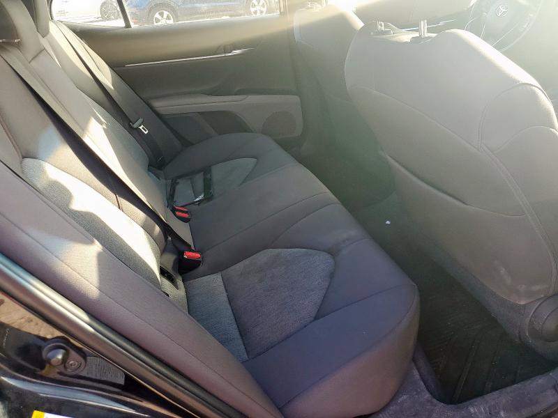 4T1B11HK0JU556638 - 2018 TOYOTA CAMRY L BLACK photo 10