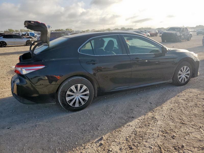 4T1B11HK0JU556638 - 2018 TOYOTA CAMRY L BLACK photo 3