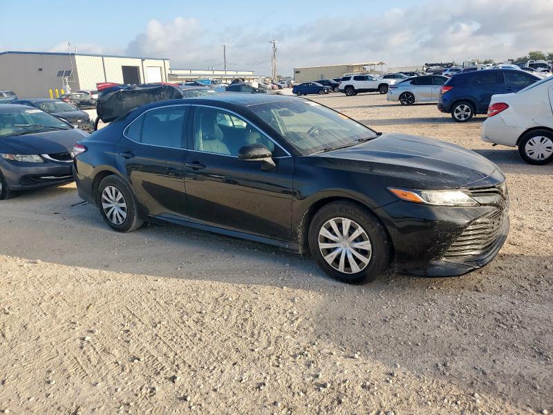 4T1B11HK0JU556638 - 2018 TOYOTA CAMRY L BLACK photo 4