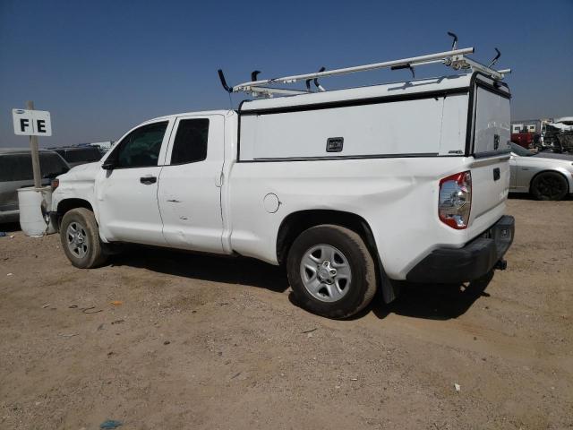 5TFRM5F10JX132869 - 2018 TOYOTA TUNDRA DOUBLE CAB SR/SR5 WHITE photo 2