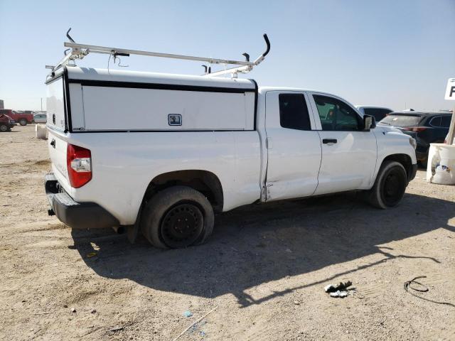 5TFRM5F10JX132869 - 2018 TOYOTA TUNDRA DOUBLE CAB SR/SR5 WHITE photo 3