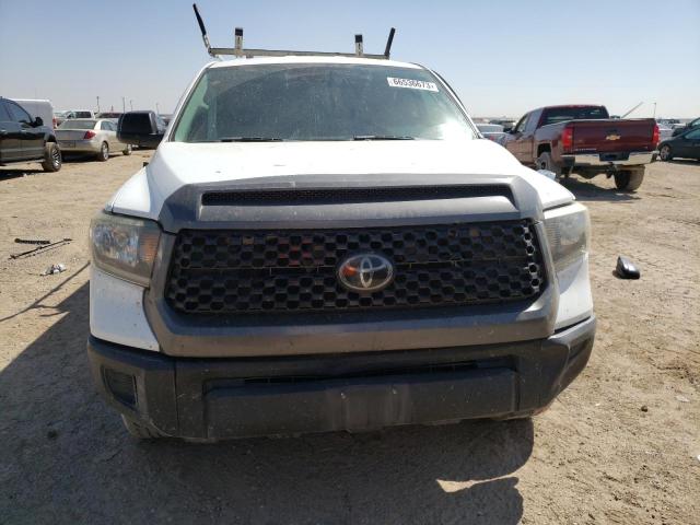5TFRM5F10JX132869 - 2018 TOYOTA TUNDRA DOUBLE CAB SR/SR5 WHITE photo 5
