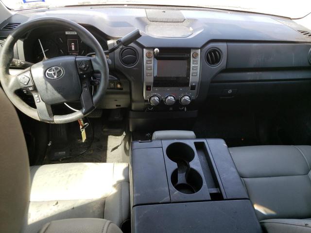 5TFRM5F10JX132869 - 2018 TOYOTA TUNDRA DOUBLE CAB SR/SR5 WHITE photo 8