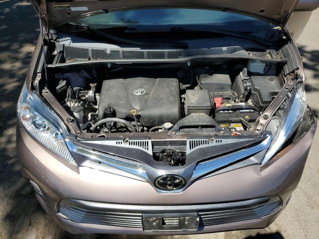5TDDZ3DC3JS202102 - 2018 TOYOTA SIENNA XLE ყავისფერი ფოტო 12