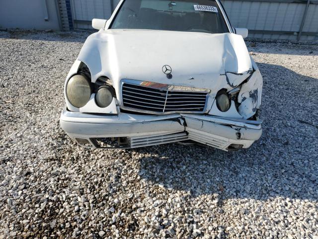 WDBJF20F0TJ003044 - 1996 MERCEDES-BENZ E CLASS 300D WHITE photo 11