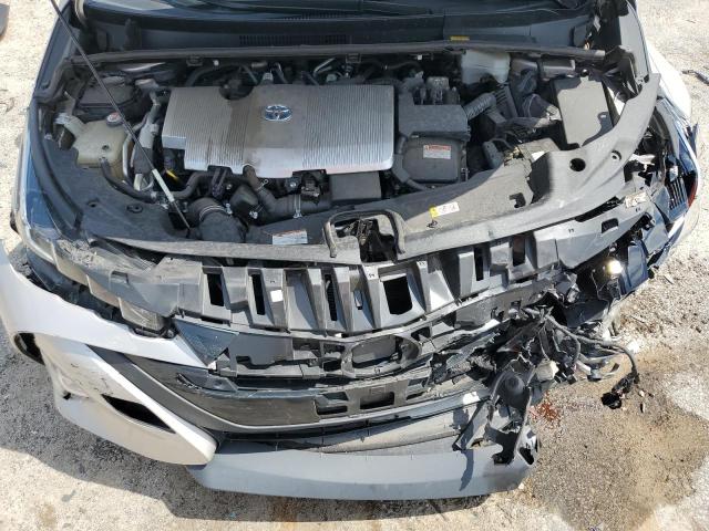 JTDKARFPXJ3079613 - 2018 TOYOTA PRIUS PRIM Gümüş fotoğraf 11