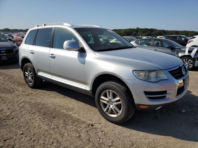 WVGBE77LX8D052139 - 2008 VOLKSWAGEN TOUAREG 2 V6 SILVER photo 4