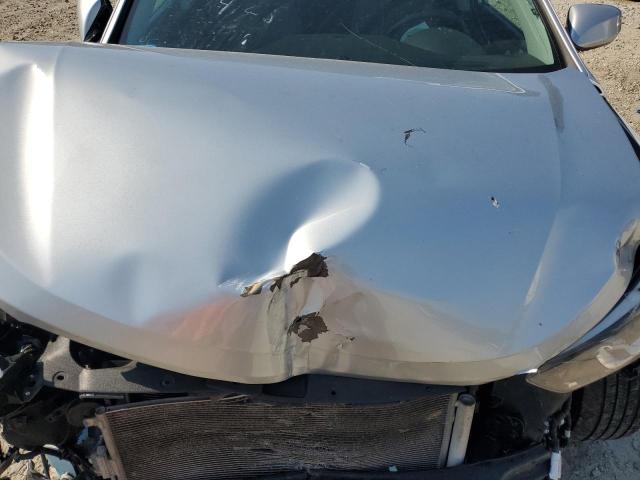 5XYZUDLB9HG496230 - 2017 HYUNDAI SANTA FE SPORT SILVER photo 12