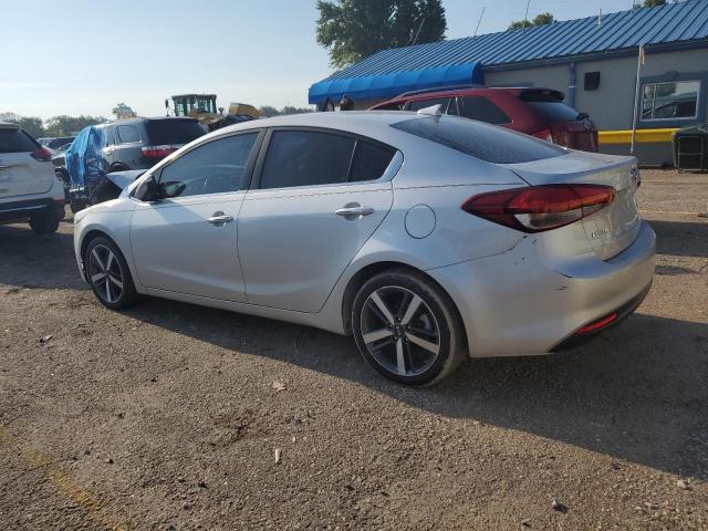 3KPFN4A88JE189741 - 2018 KIA FORTE EX SILVER photo 2