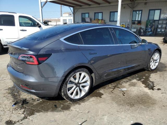 5YJ3E1EB5JF185311 - 2018 TESLA MODEL 3 رمادي صورة 3