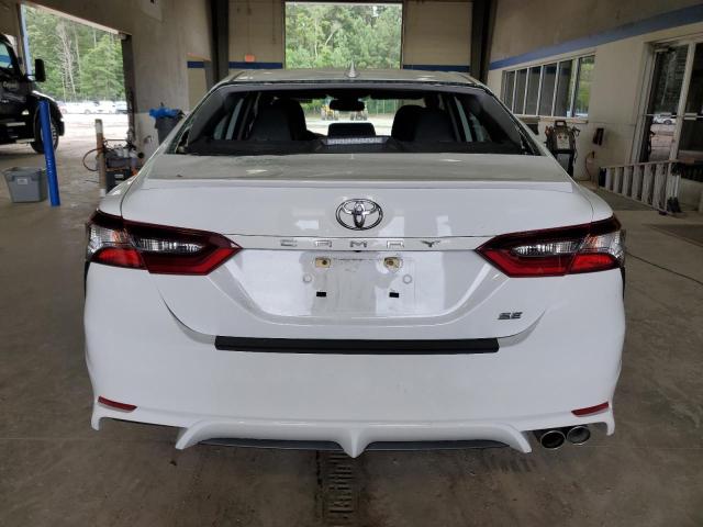 4T1T11AK6RU863516 - 2024 TOYOTA CAMRY SE NIGHT SHADE WHITE photo 6