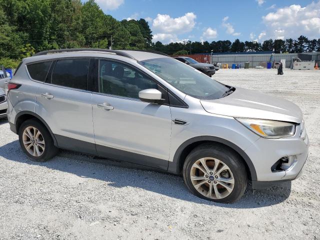 1FMCU9GD2JUB28549 - 2018 FORD ESCAPE SE Silber Foto 4