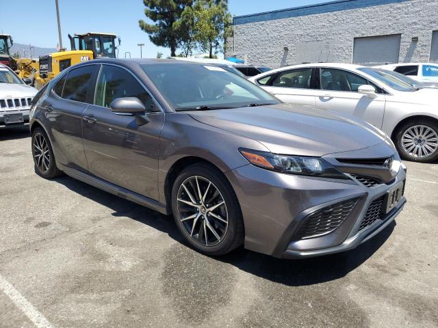 4T1G11AK1NU648797 - 2022 TOYOTA CAMRY SE GRAY photo 4