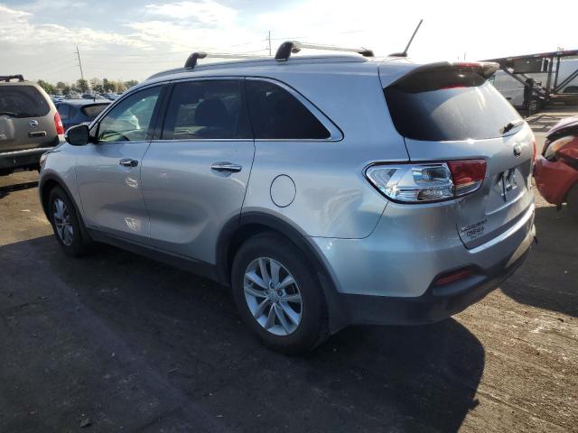 5XYPGDA56JG374099 - 2018 KIA SORENTO LX SILVER photo 2