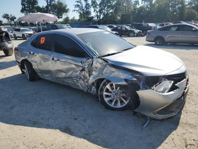 4T1C11AK1MU574102 - 2021 TOYOTA CAMRY LE 银色 照片 4