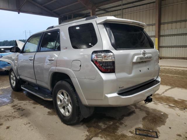 JTEEU5JR5P5289017 - 2023 TOYOTA 4RUNNER SR5 SILVER photo 2