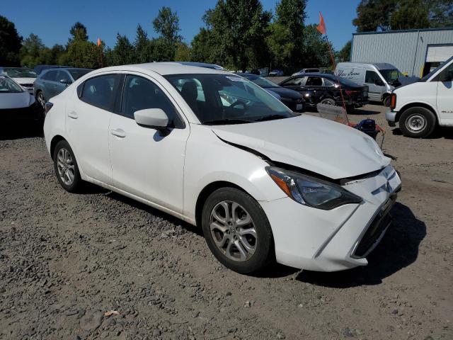 3MYDLBZV9GY139287 - 2016 SCION IA WHITE photo 4