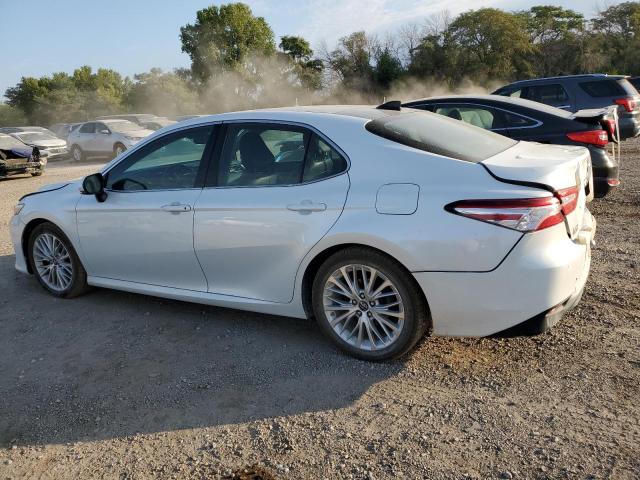 4T1B11HK5JU003659 - 2018 TOYOTA CAMRY XLE L WHITE photo 2