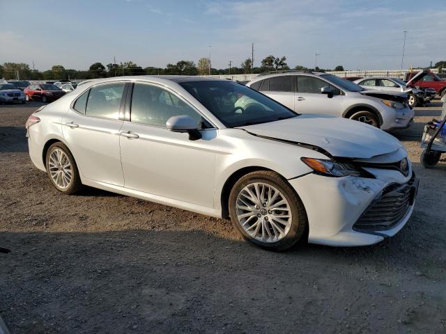 4T1B11HK5JU003659 - 2018 TOYOTA CAMRY XLE L WHITE photo 4