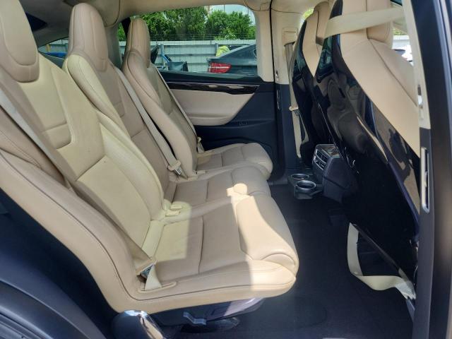 5YJXCAE24GF004313 - 2016 TESLA MODEL X SILVER photo 10