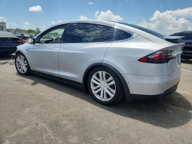 5YJXCAE24GF004313 - 2016 TESLA MODEL X SILVER photo 2