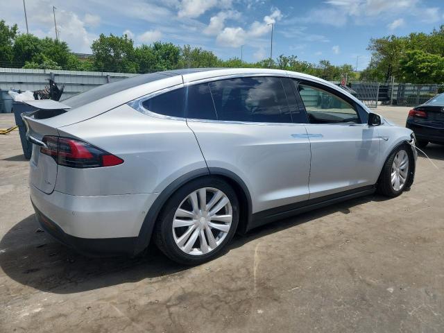 5YJXCAE24GF004313 - 2016 TESLA MODEL X SILVER photo 3