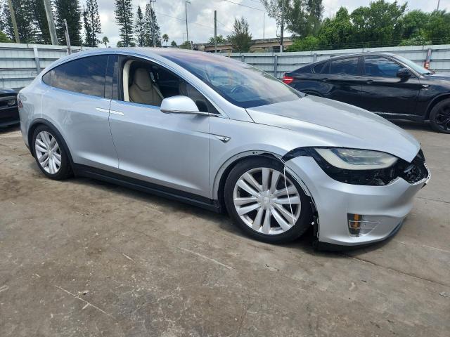 5YJXCAE24GF004313 - 2016 TESLA MODEL X SILVER photo 4