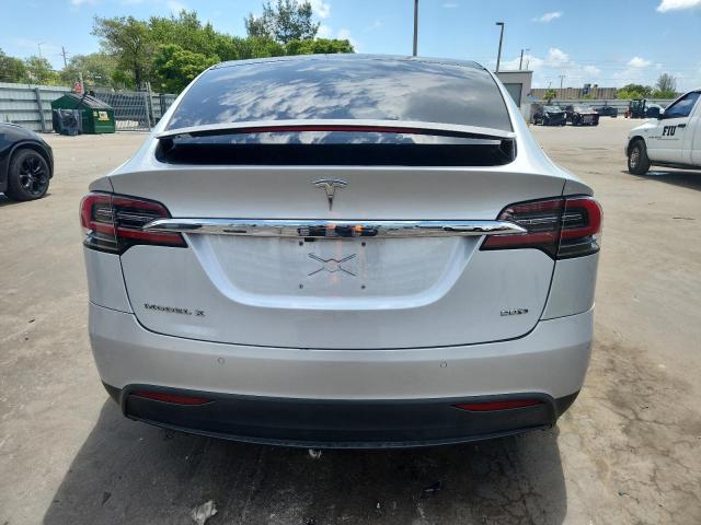 5YJXCAE24GF004313 - 2016 TESLA MODEL X SILVER photo 6