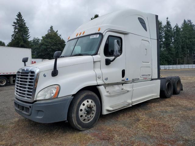 3AKJGLD56ESFK2984 - 2014 FREIGHTLINER CASCADIA 1 WHITE photo 2
