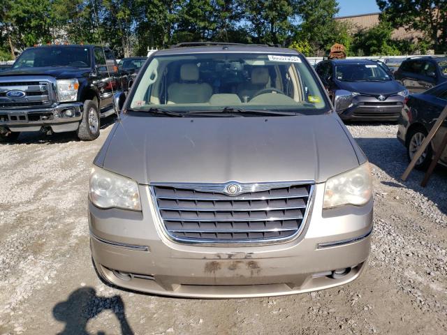 2A8HR64X18R149191 - 2008 CHRYSLER TOWN AND C LIMITED GOLD photo 5