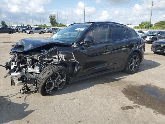 ZASPAJAN6M7D11321 - 2021 ALFA ROMEO STELVIO SPORT Schwarz Foto 1