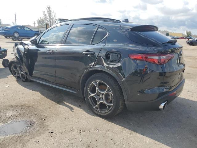 ZASPAJAN6M7D11321 - 2021 ALFA ROMEO STELVIO SPORT Schwarz Foto 2