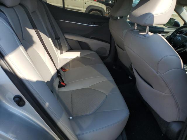 4T1F11AK1MU584626 - 2021 TOYOTA CAMRY XLE فضي صورة 10
