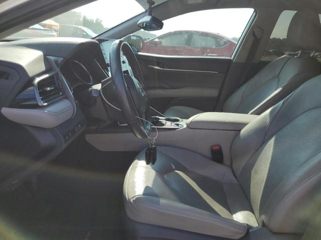 4T1F11AK1MU584626 - 2021 TOYOTA CAMRY XLE فضي صورة 7