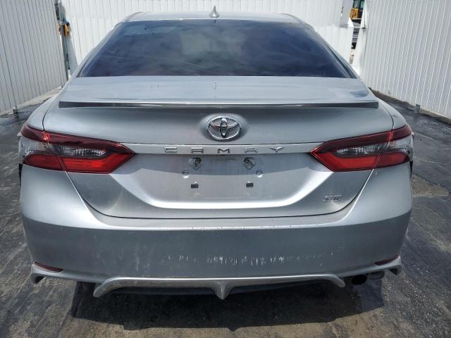 4T1G11AK9RU882403 - 2024 TOYOTA CAMRY SE NIGHT SHADE SILVER photo 6