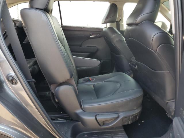 5TDGZRBHXNS573956 - 2022 TOYOTA HIGHLANDER XLE GRAY photo 11