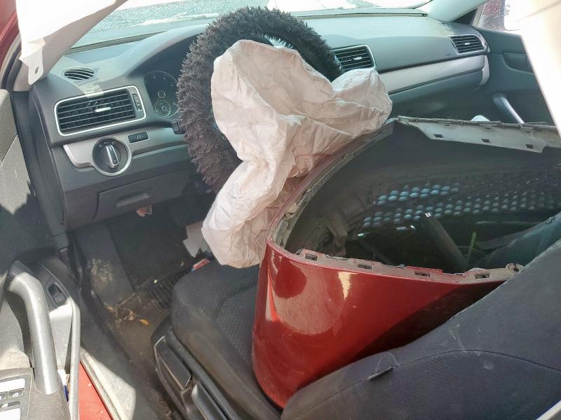 1VWAT7A35FC073527 - 2015 VOLKSWAGEN PASSAT S RED photo 8