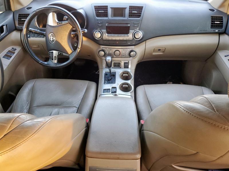 5TDZK3EH2BS042879 - 2011 TOYOTA HIGHLANDER BASE GOLD photo 8