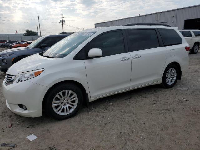 2017 TOYOTA SIENNA XLE, 