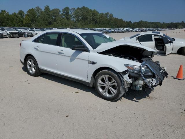 1FAHP2D89GG110563 - 2016 FORD TAURUS SE WHITE photo 4