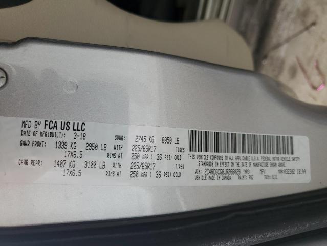 2C4RDGCG8JR266029 - 2018 DODGE GRAND CARAVAN SXT SILVER photo 13