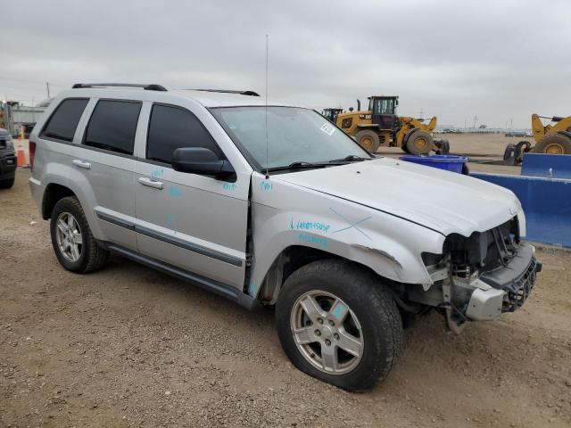 1J8GR48K27C541070 - 2007 JEEP GRAND CHER LAREDO SILVER photo 4