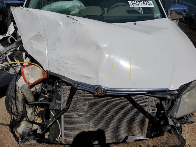 2A8HR64X38R134692 - 2008 CHRYSLER TOWN & COU LIMITED WHITE photo 12