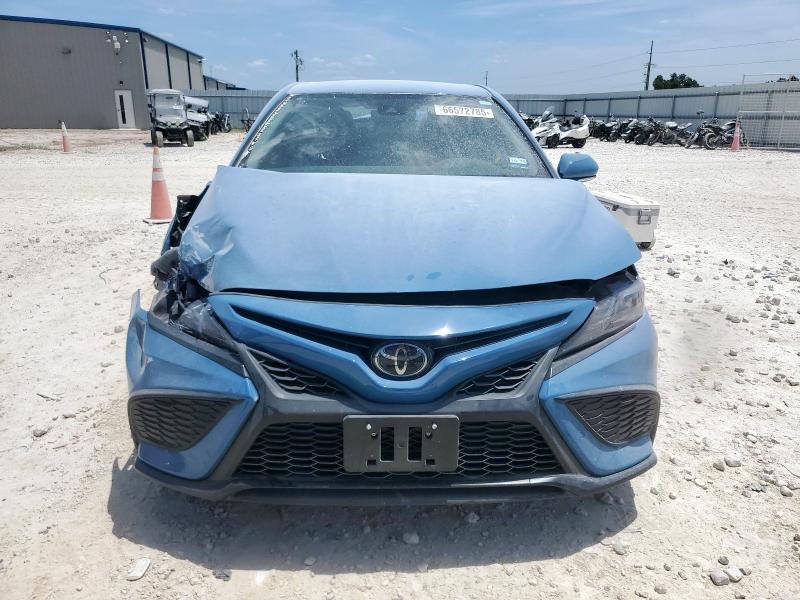 4T1G11AK9RU210728 - 2024 TOYOTA CAMRY SE NIGHT SHADE BLUE photo 5