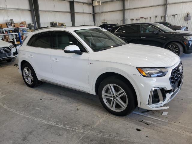 WA1E2AFY2M2085379 - 2021 AUDI Q5 PREMIUM PLUS WHITE photo 4