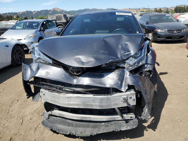 NMTKHMBX2JR055145 - 2018 TOYOTA C-HR XLE ნაცრისფერი ფოტო 5