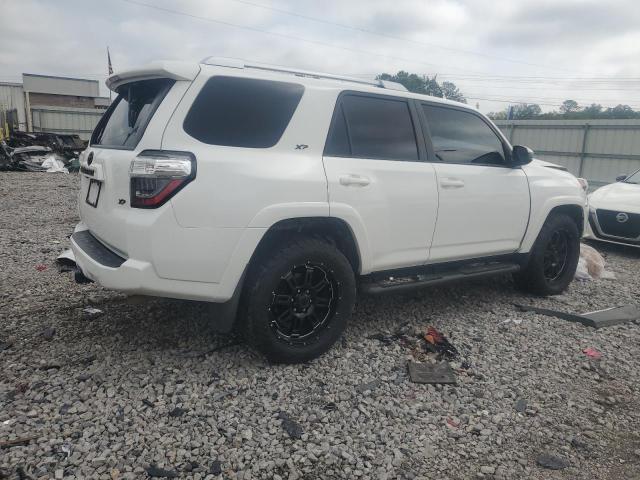 JTEZU5JR4J5191475 - 2018 TOYOTA 4RUNNER SR5 WHITE photo 3