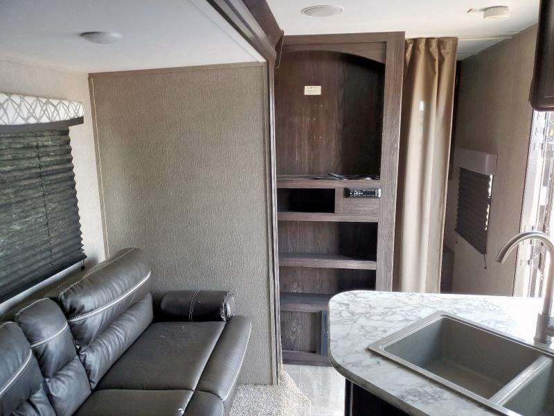 4YDT26222KH950077 - 2019 KEYSTONE TRAILER TWO TONE photo 5